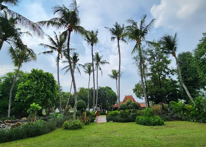 Teras Basofi - Peaceful Villa With Spacious Lush Garden
