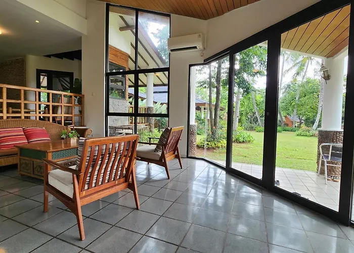 Teras Basofi - Peaceful Villa With Spacious Lush Garden