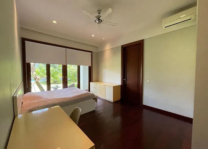 Large Garden Oasis Home in Kemang